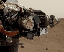 La autofoto de Curiosity Mars Science Laboratory de su brazo robótico en el planeta Marte